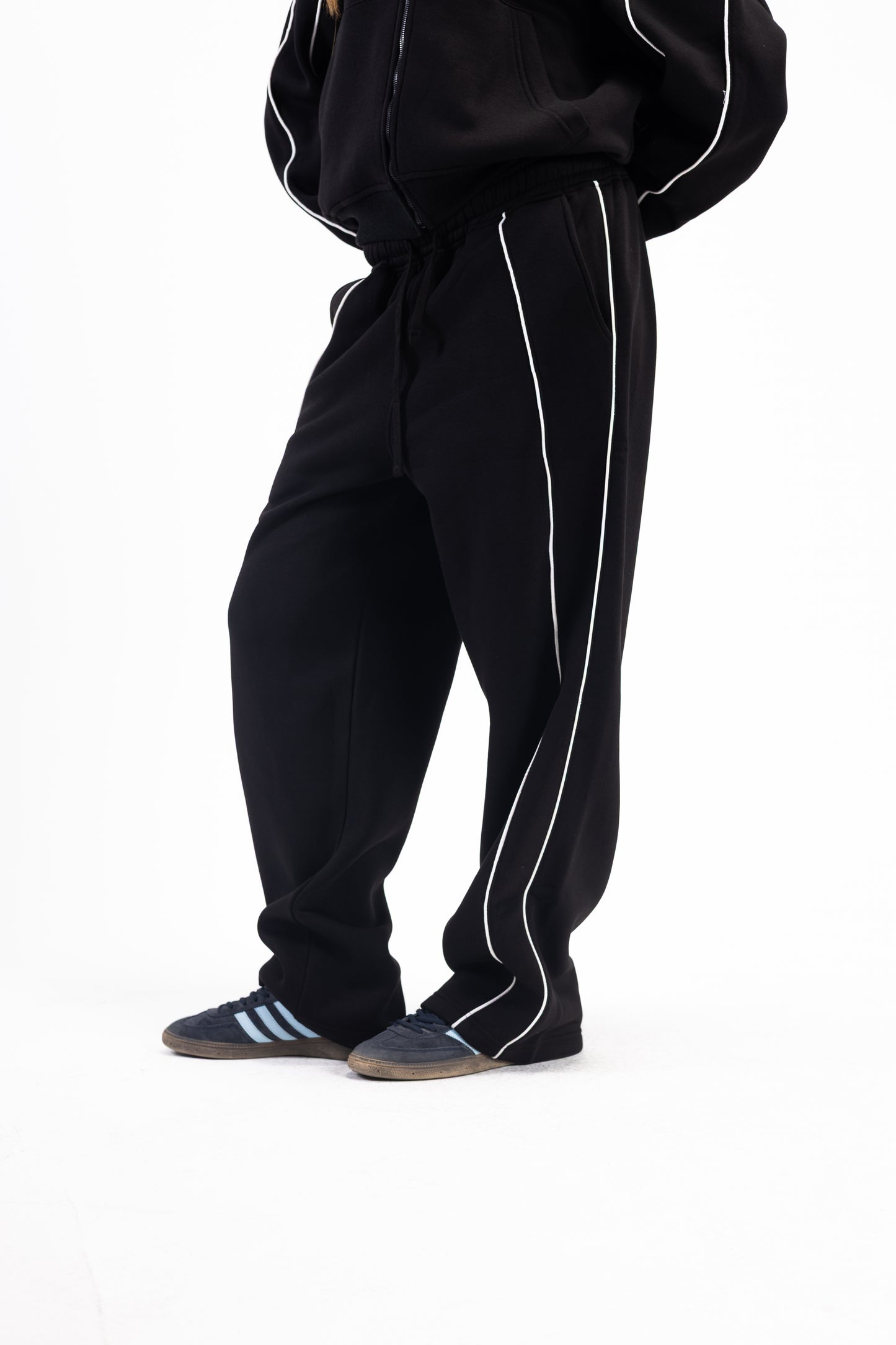 JET BLACK PIPED PANTS