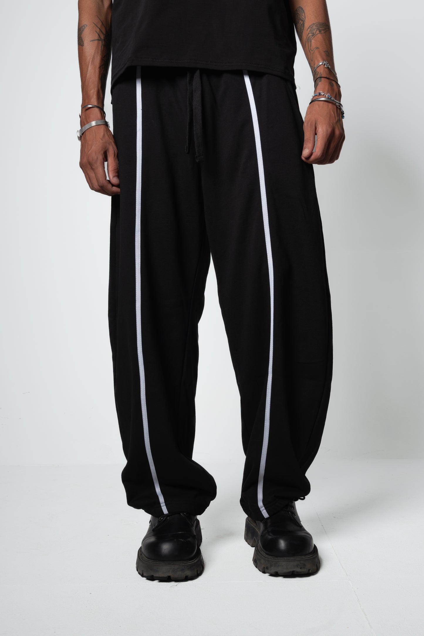 WIND`S BLACK PANTS BALLON-FIT